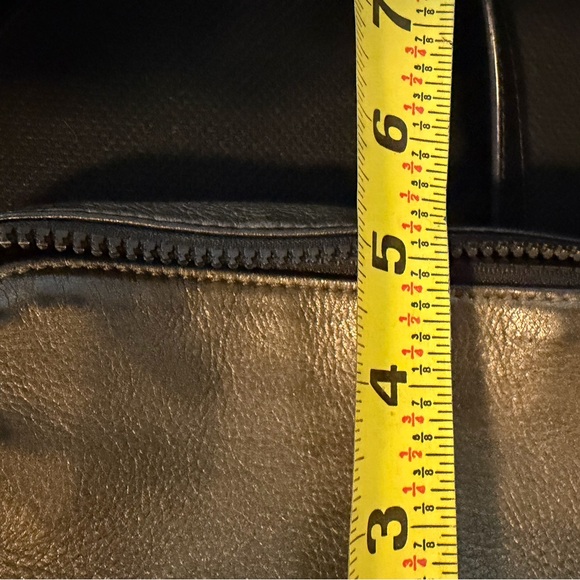 ECCO Women’s Adjustable Pebbled Leather Crossbody Bag in Pewter - Picture 11 of 12